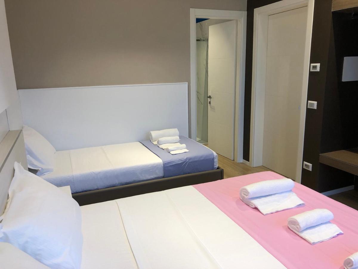Approdo Residence Чивитанова Марке Екстериор снимка
