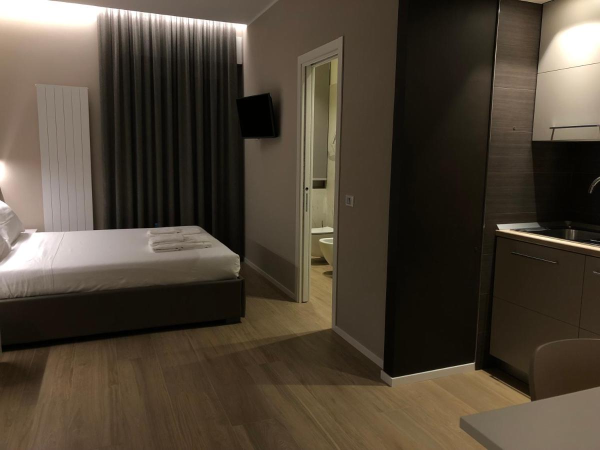 Approdo Residence Чивитанова Марке Екстериор снимка