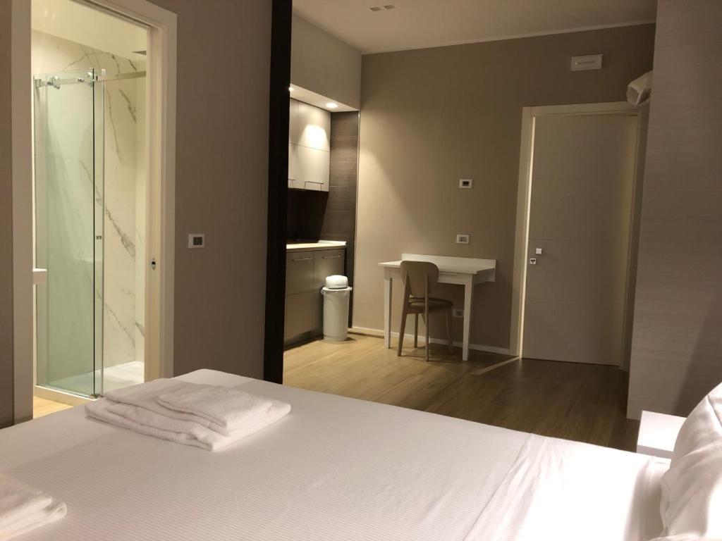 Approdo Residence Чивитанова Марке Екстериор снимка