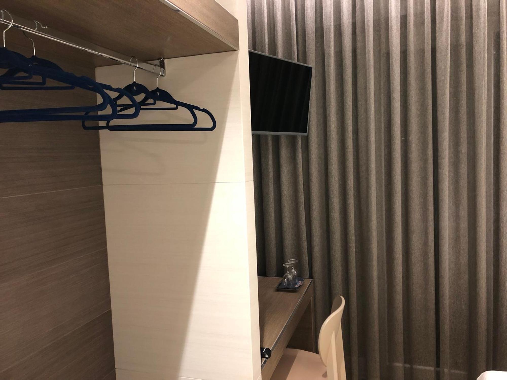 Approdo Residence Чивитанова Марке Екстериор снимка
