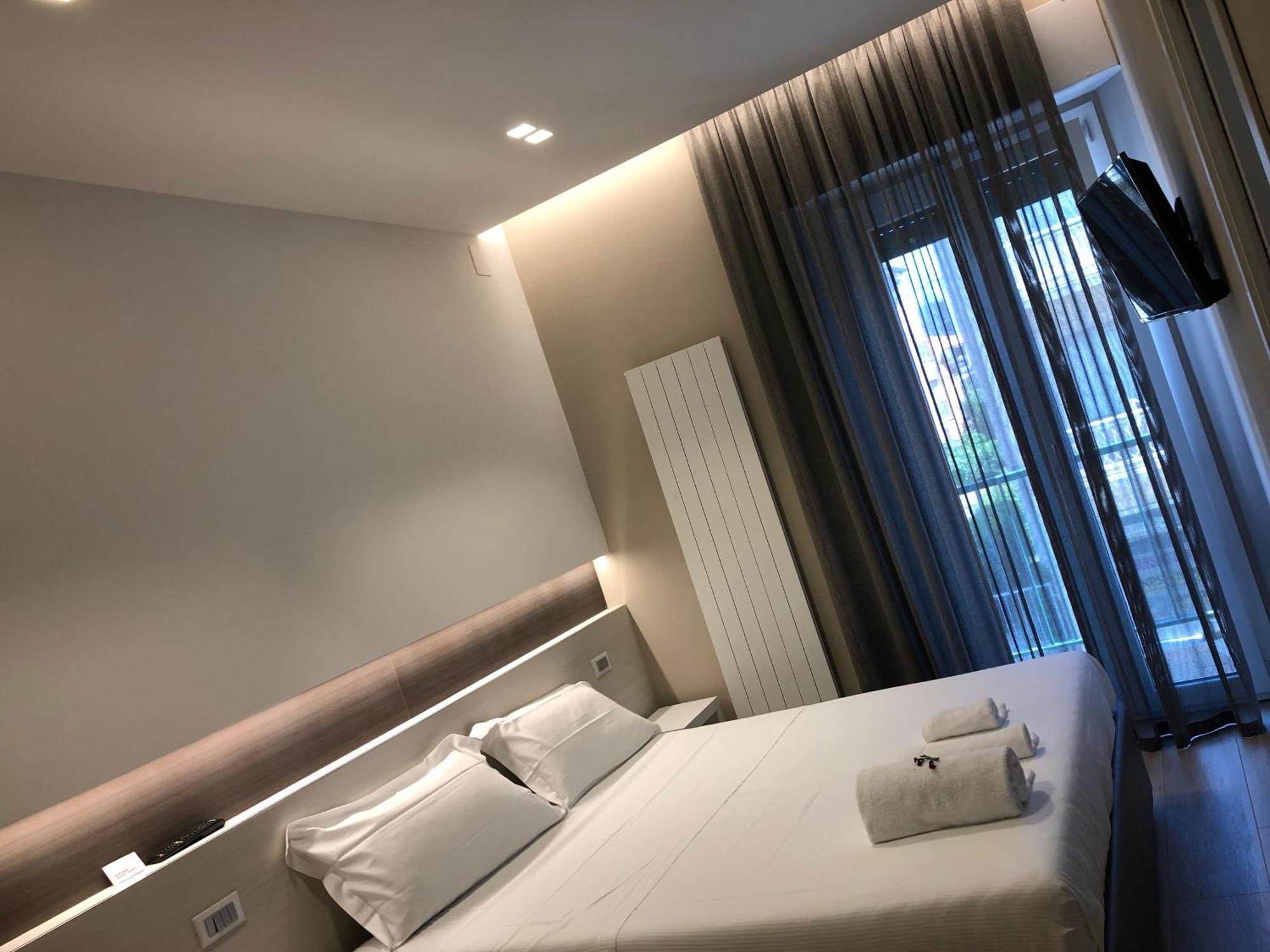 Approdo Residence Чивитанова Марке Екстериор снимка